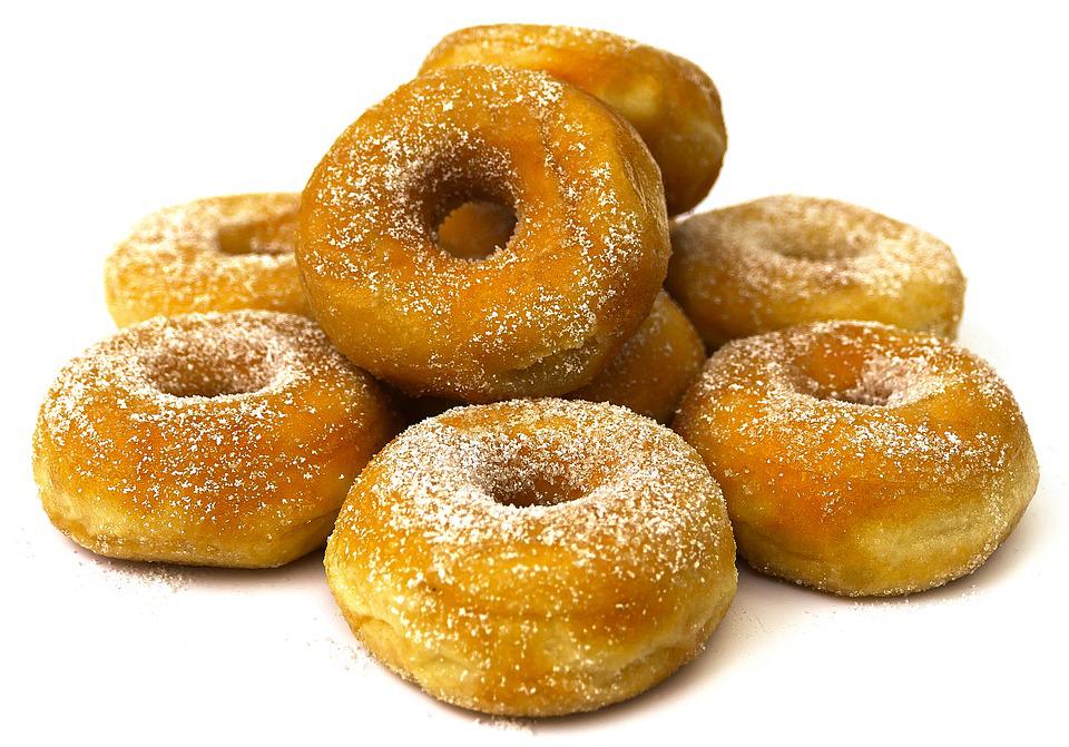 Donut sypaný cukrem a skořicí 47g